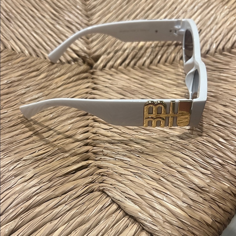 White Fashion Sunglasses with Gold Accent
